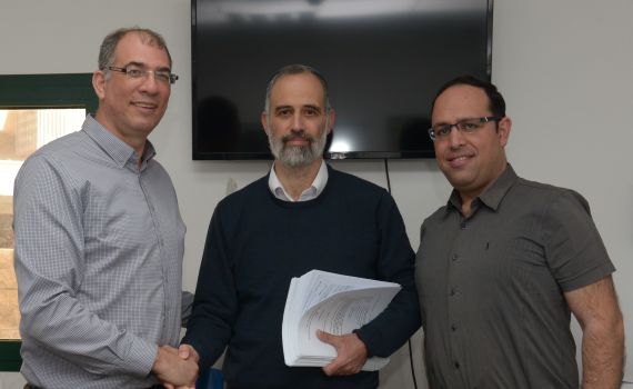 הרב יצחק זאגא הגיש רשמית את מועמדתו