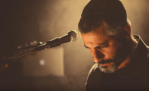 'חוצים את הרחוב': סינגל חדש לאביתר בנאי