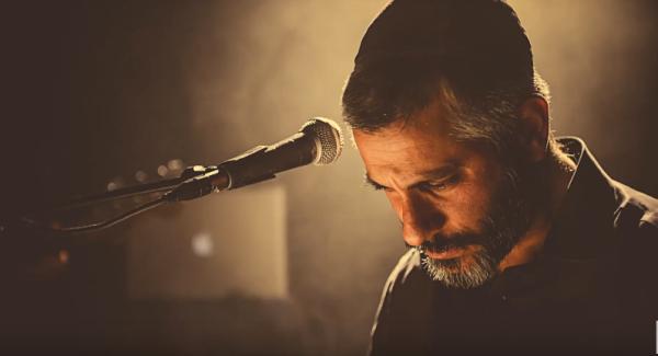 'חוצים את הרחוב': סינגל חדש לאביתר בנאי