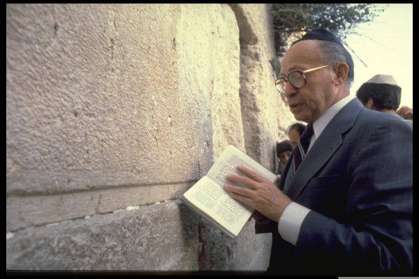המדריך של מנחם בגין – כך תתנהג בכותל המערבי