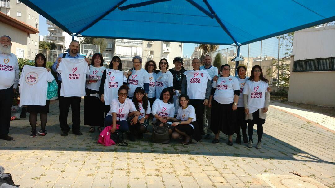 יום של חסד: פיקוח החמ"ד במחוז מרכז יצא להתנדבות עם מנהיגות צעירה מראשון לציון