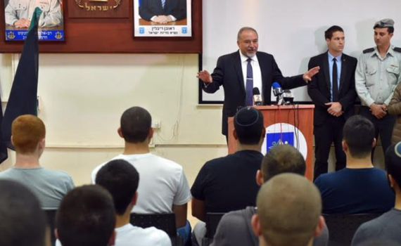 ליברמן נחוש: ביום רביעי שימוע לרב יגאל לוינשטיין