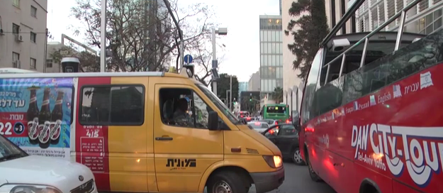 קטסטרופה בת"א: נוסעים נטשו אוטובוס וצעדו ברגל