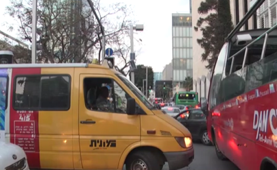 קטסטרופה בת"א: נוסעים נטשו אוטובוס וצעדו ברגל