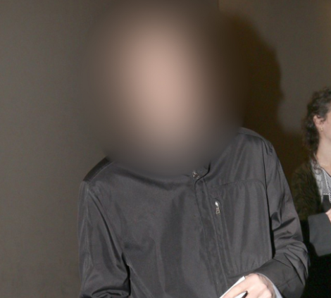 זמר מוכר הכה את זוגתו ברחוב ונעצר