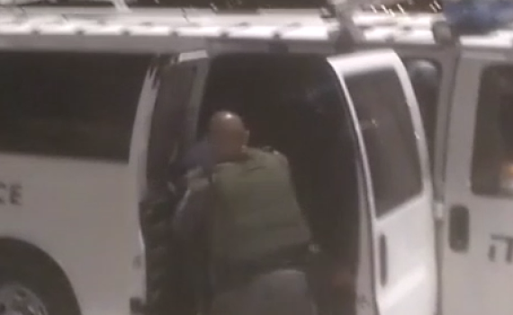 צפו: השוטר תועד מכה ללא סיבה את הצעיר מעפרה