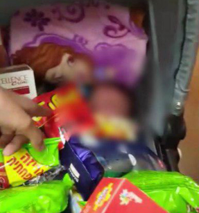 תיעוד: ניסו לגנוב מוצרים בעגלה, התינוק כמעט נחנק