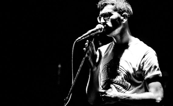 צפו: חנן בן ארי מארח את כוכב 'דה וויס' לביצוע מרגש