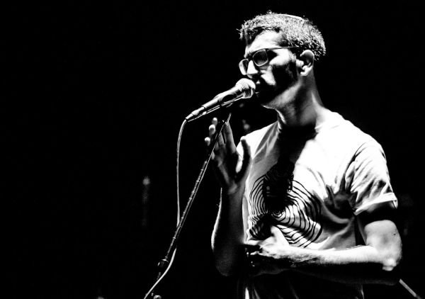 צפו: חנן בן ארי מארח את כוכב 'דה וויס' לביצוע מרגש