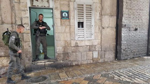 מחבל חדר לעמדת כוננות ודקר שני לוחמים