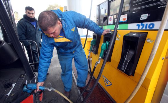 חכו עם התדלוק: במוצאי שבת ירידה במחירי הבנזין