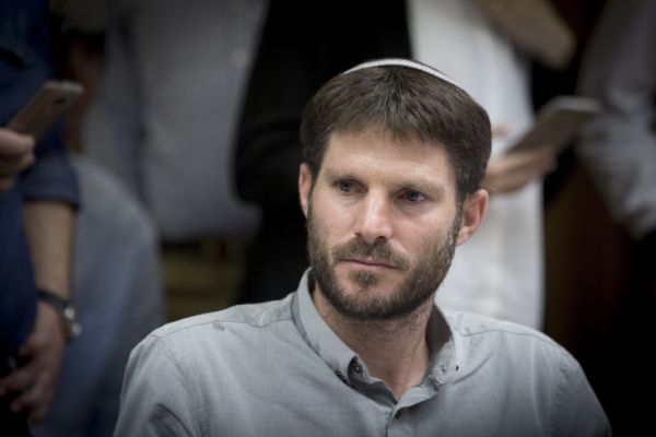 סמוטריץ' נגד מנדלבליט: "חתירה תחת הממשלה"