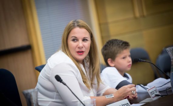 הח"כית נגד רזי ברקאי: העלה אותי לשידור כדי לקלל