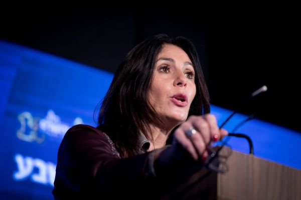 "הרעש היחיד שמפריע ללפיד הוא מכונת האספרסו"