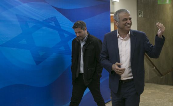 כחלון עוקץ: "יש לי יותר מקורבים מבוחרים"