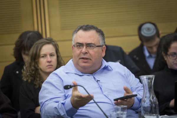 במקום לחלשים, כחלון מגן על קומץ צפונבונים"