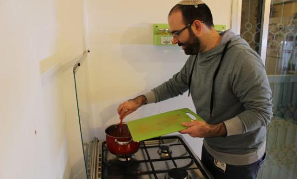 סורגים ארוחה עם 'מלך המילים': אמיר מויאל