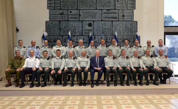 פורום מטכ"ל מצטלם: 17 אלופים – 0 כיפות סרוגות