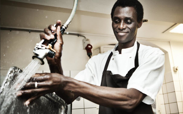 איך הפך שוטף הכלים לבעלים של המסעדה הטובה בעולם?