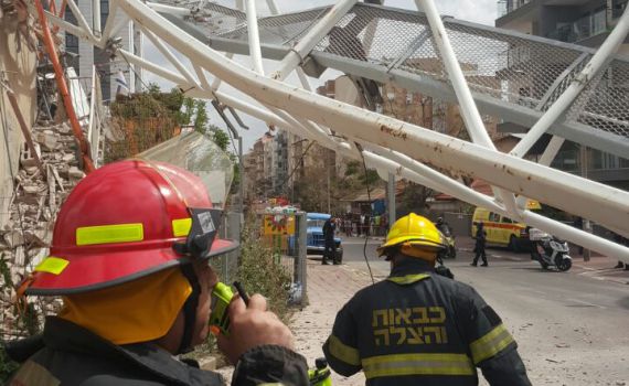 ברחוב הירדן ברמת גן קרס מנוף. המפעיל נפצע קשה