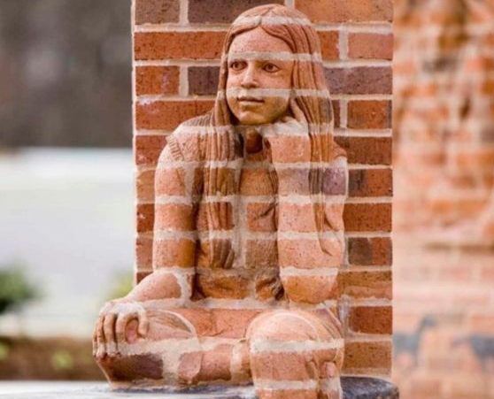 גם קירות יכולים להתחפש, ולא רק בפורים