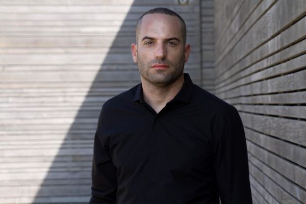 גם ישי ריבו שם: נועם מיכאל באלבום בכורה מפתיע