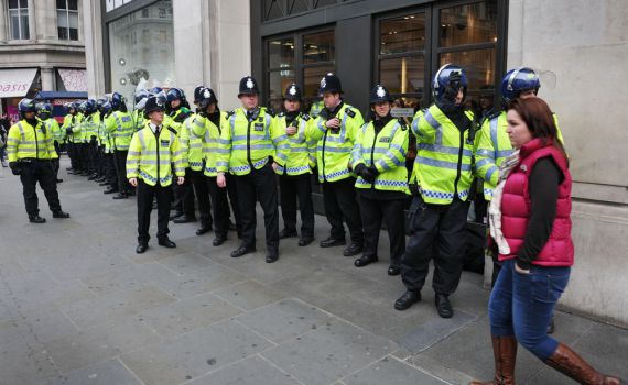 פיגוע דריסה ודקירות מחוץ לפרלמנט מלונדון
