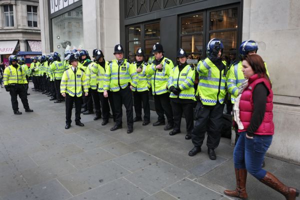 פיגוע דריסה ודקירות מחוץ לפרלמנט מלונדון