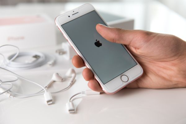 העתיד כבר כאן: אפל תהפוך את האייפון למחשב נייד