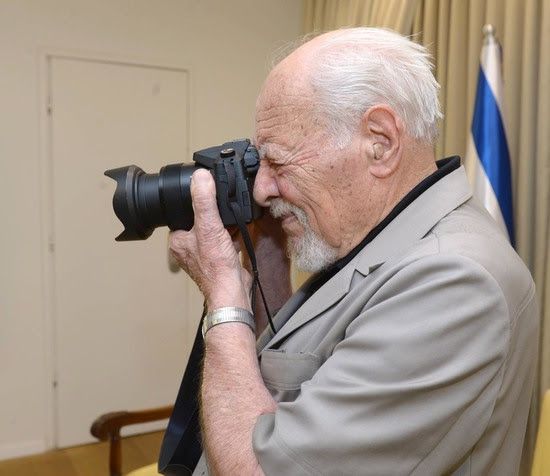 הלך לעולמו דוד רובינגר שצילם את הצנחנים בכותל