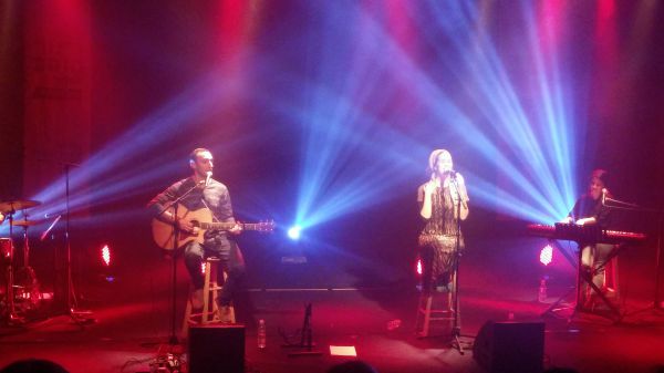 מהסלון הקטן לבמה הגדולה: ביקורת הופעה 'יונינה'