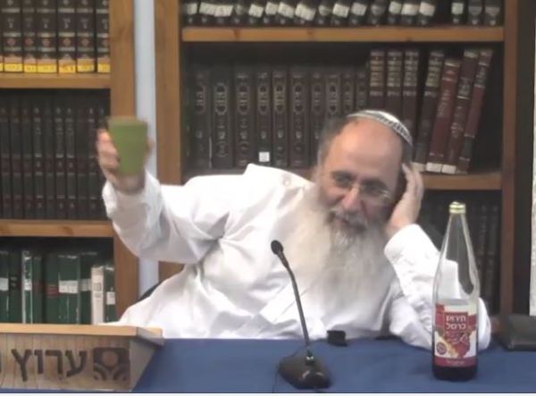 איך עושים הסבה? הרב אורי שרקי מדגים. צפו