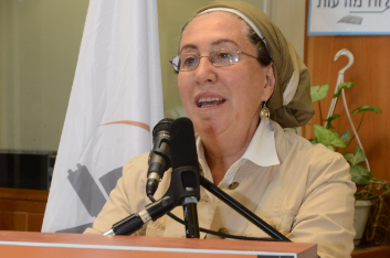 בין מדליקי המשואות: הרבנית חנה הנקין