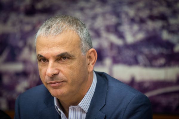 שוקלים לשדרג פלאפון? לכחלון יש בשורה בשבילכם