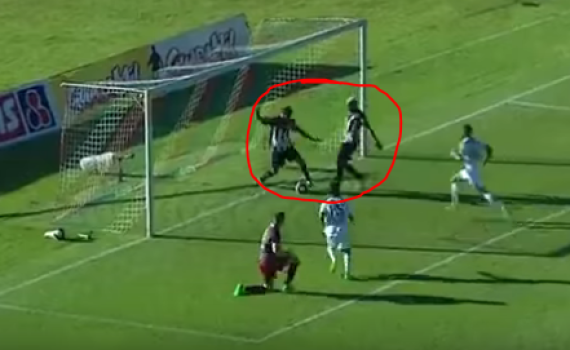 לא חברי: צפו בחלוץ גונב לחברו שער בטוח