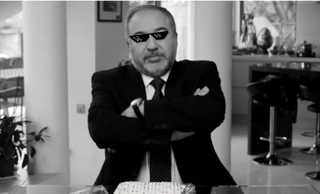 קורע: צפו בסרטון הברכה של ליברמן לחג הפסח