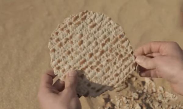 איך הגענו למצה המרובעת והמחוררת של היום? צפו