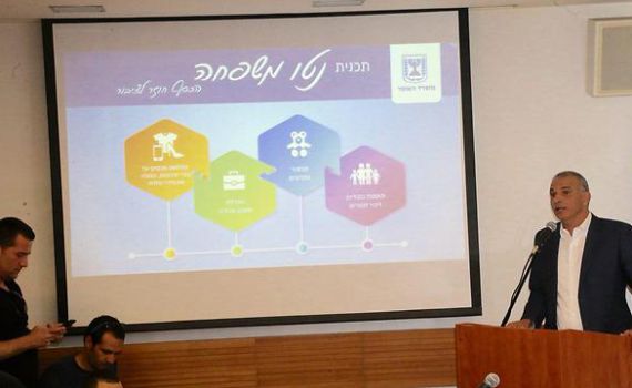 כחלון מחלק הטבות לאזרחים; נתניהו לא עודכן