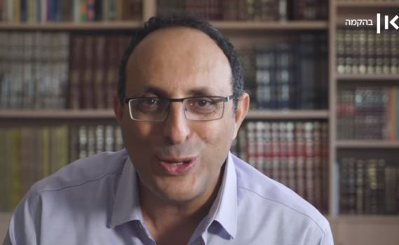 הכירו את נריה פנחס: האיש שמחבר את חידון התנ"ך