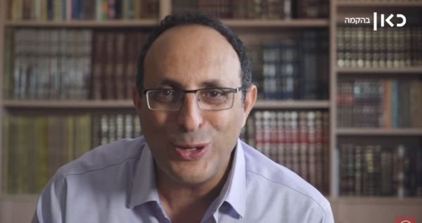 הכירו את נריה פנחס: האיש שמחבר את חידון התנ"ך