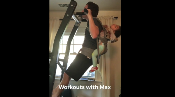 מסוכן? מארק צוקרברג מציג ביביסיטר וכושר