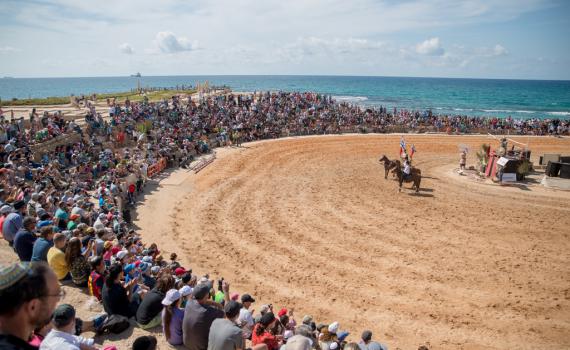 קחו מקל ותרמיל: טיולים בחול המועד בחיק הטבע