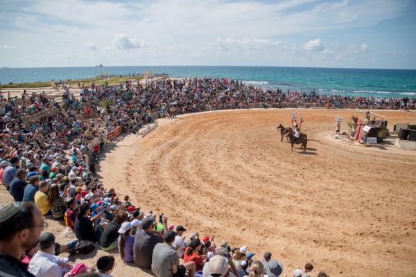 קחו מקל ותרמיל: טיולים בחול המועד בחיק הטבע