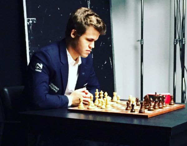 שחמט: אלוף העולם עדיין לא מצליח לזכות