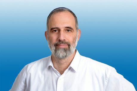 הרב זאגא עוקץ את בנט: "גילה את ה"וואטסאפ"