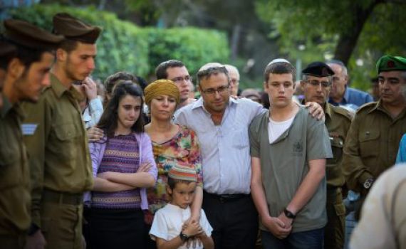 משפחת טהרלב:  "המחבל הרים ידיים כי ידע שלא יירו בו"