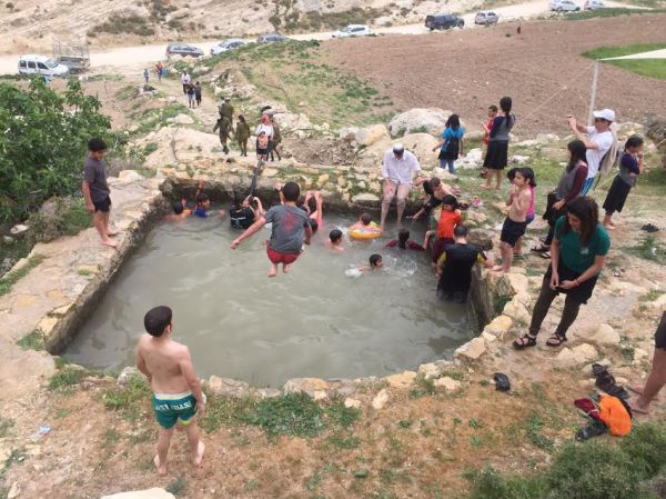 מרהיב: אלפים בחגיגת מים בחבל 'יתיר'