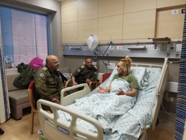 פיגוע הדקירה: "המחבלת ביקשה עזרה ושלפה סכין"