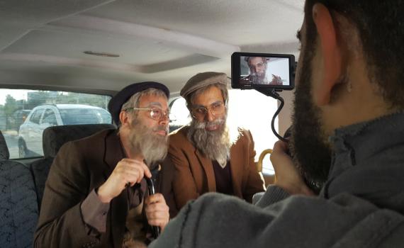 צפו: הזמרים המוכרים שהחליטו להפוך לצמד זקנים