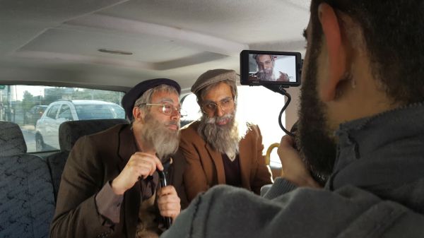 צפו: הזמרים המוכרים שהחליטו להפוך לצמד זקנים